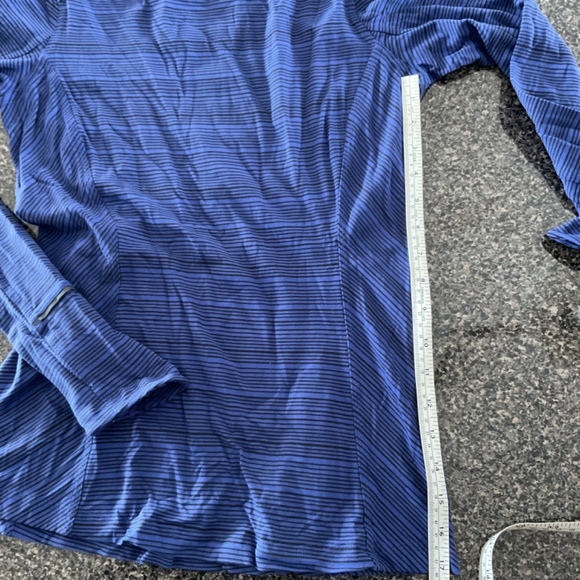 Lululemon Base Runner long sleeve t shirt, size 8 - Picture 3 of 5